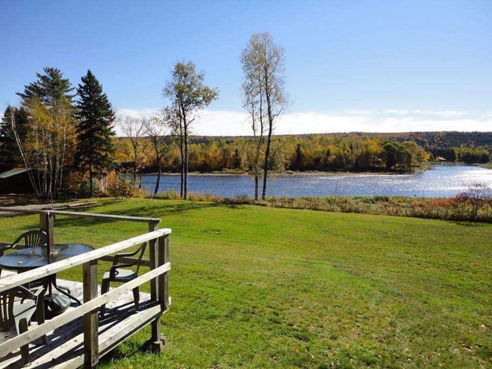 Pond'S Resort Blackville Exterior photo