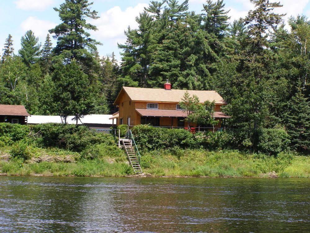 Pond'S Resort Blackville Exterior photo